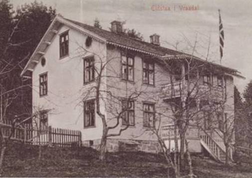 Et bilde som inneholder utendrs, foto, tre, bygning

Automatisk generert beskrivelse