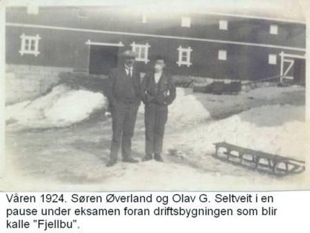 Et bilde som inneholder utendrs, bakke, foto, gammel

Automatisk generert beskrivelse
