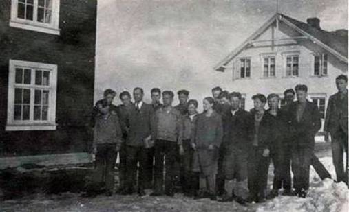 Et bilde som inneholder bygning, utendrs, foto, gammel

Automatisk generert beskrivelse