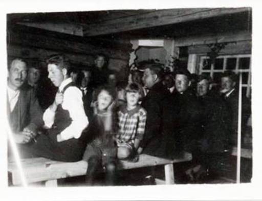 Et bilde som inneholder foto, bygning, person, utendrs

Automatisk generert beskrivelse