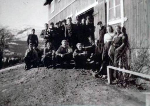 Et bilde som inneholder utendrs, bygning, bakke, foto

Automatisk generert beskrivelse