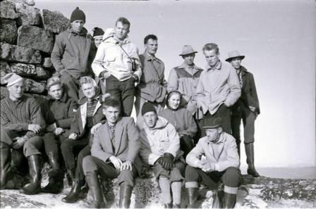 Et bilde som inneholder foto, person, poserer, gruppe

Automatisk generert beskrivelse