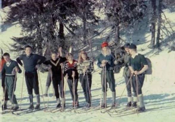 Et bilde som inneholder utendrs, sn, tre, g p ski

Automatisk generert beskrivelse