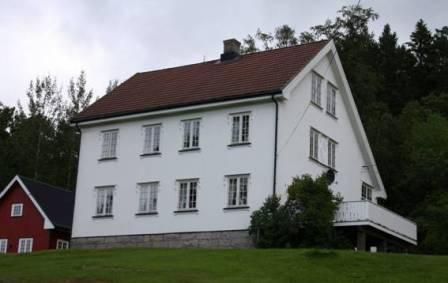 Et bilde som inneholder gress, himmel, tre, utendrs

Automatisk generert beskrivelse