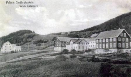 Et bilde som inneholder gress, utendrs, himmel, hus

Automatisk generert beskrivelse