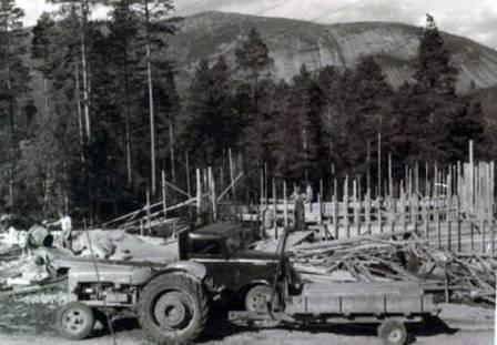 Et bilde som inneholder utendrs, tre, himmel, fjell

Automatisk generert beskrivelse