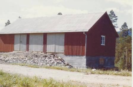Et bilde som inneholder utendrs, gress, bygning, tre

Automatisk generert beskrivelse