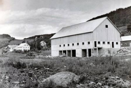 Et bilde som inneholder utendrs, gress, himmel, bygning

Automatisk generert beskrivelse