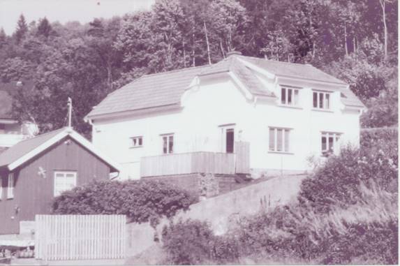 Et bilde som inneholder utendrs, hus, gress, bygning

Automatisk generert beskrivelse