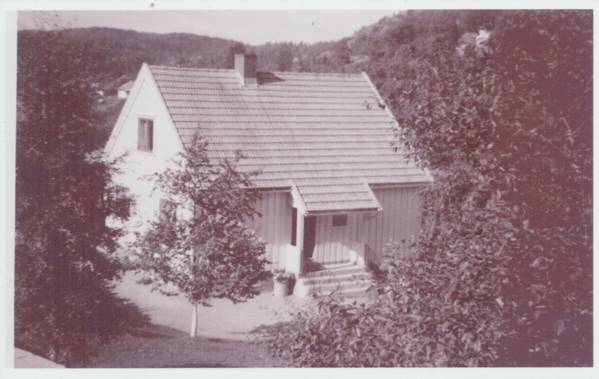 Et bilde som inneholder utendrs, bygning, hus, foto

Automatisk generert beskrivelse
