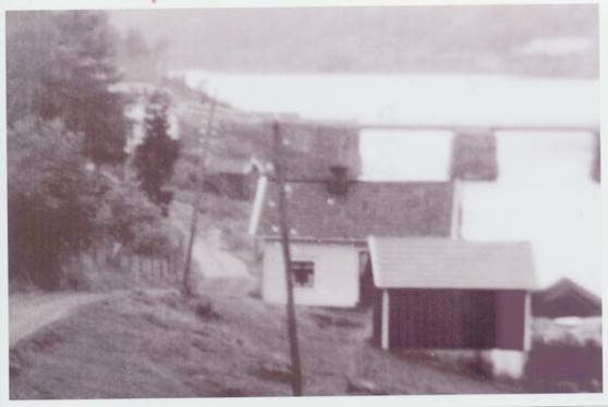 Et bilde som inneholder utendrs, bygning, foto, gress

Automatisk generert beskrivelse