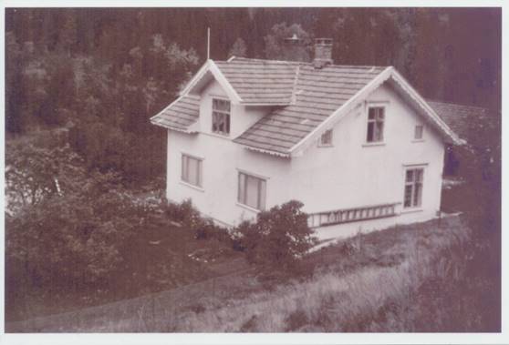 Et bilde som inneholder utendrs, hus, bygning, foto

Automatisk generert beskrivelse