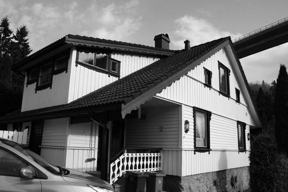 Et bilde som inneholder utendrs, bygning, bilvei, hus

Automatisk generert beskrivelse