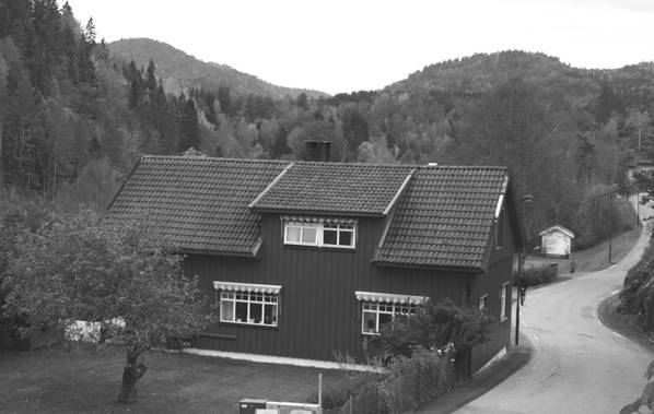 Et bilde som inneholder utendrs, hus, bygning, liten

Automatisk generert beskrivelse