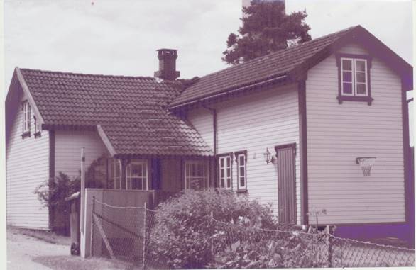 Et bilde som inneholder bygning, utendrs, hus, gammel

Automatisk generert beskrivelse
